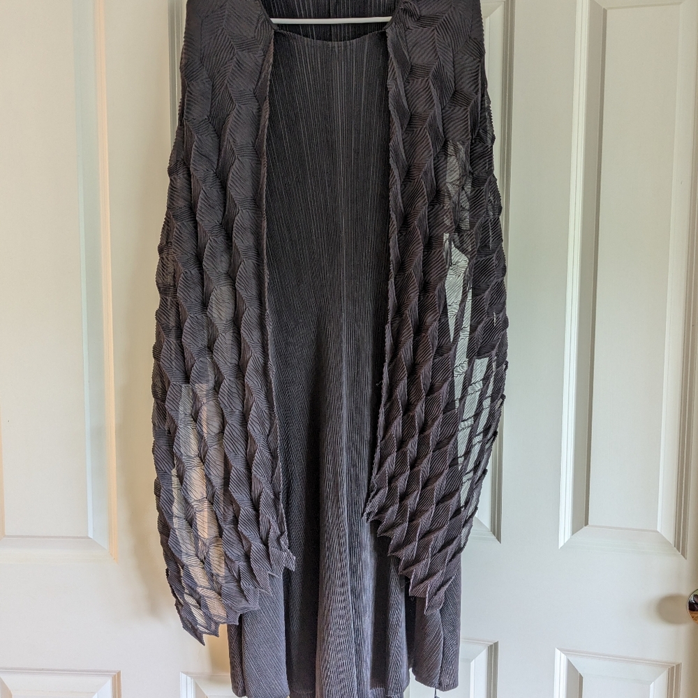 Vanite Couture O/S grey dress with attached shawl.